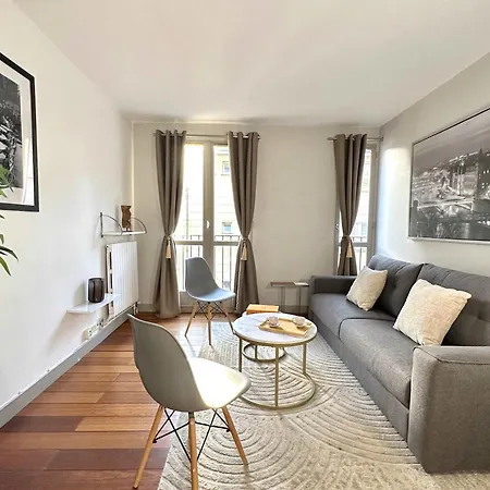 Beautiful Calm In Le Marais Apartment