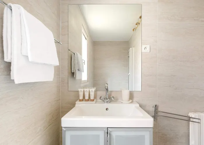 Ancienne Annonce St Paul Apartment *