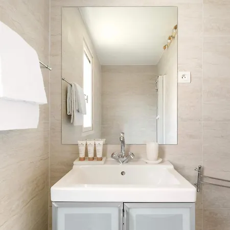 Ancienne Annonce St Paul Apartman *